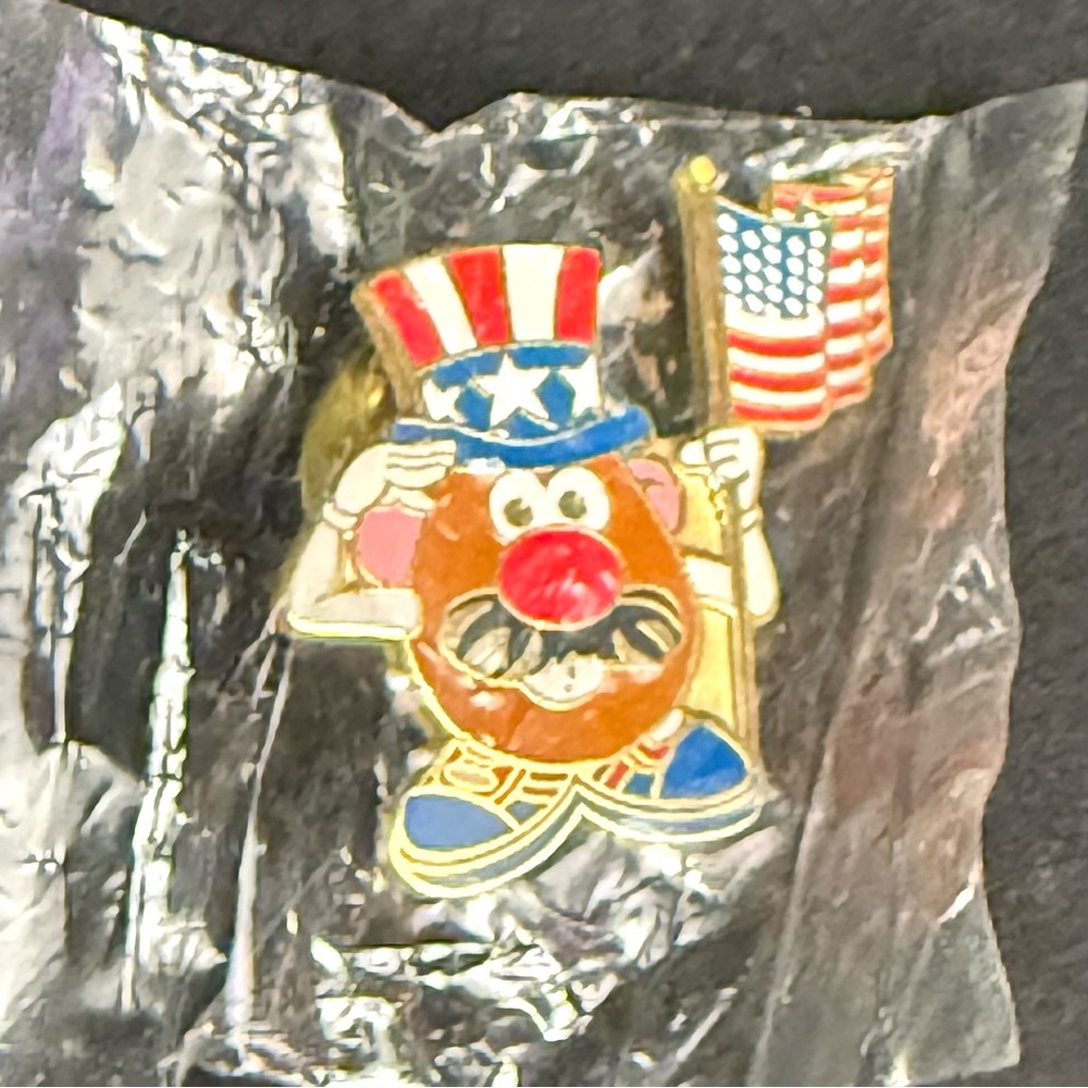 VTG Mr Potato Head Lapel Pin Patriotic American USA Flag Uncle Sam Hat Salute